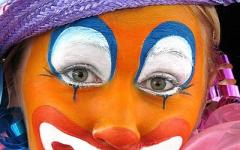 Как сделать грим клоуна в домашних условиях, если нет специальных красок?